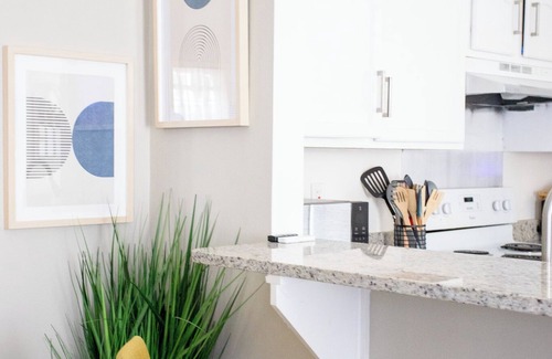 Oakdale House | Charming 3-bedroom house 10 mins from Charlotte Uptown with WiFi, AC