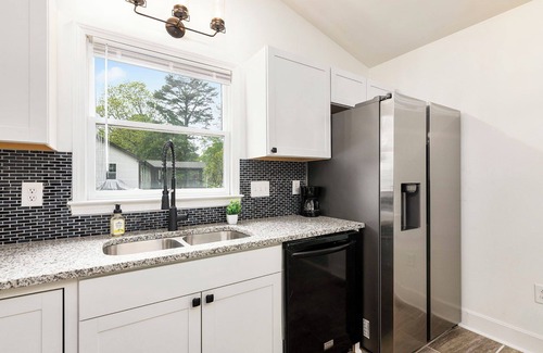 Paw Creek House | Charming 3-bedroom house in marvelous Charlotte with a pond oasis