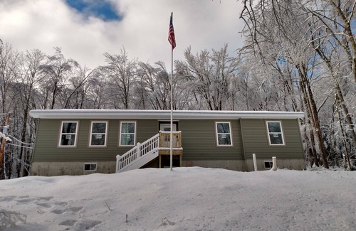 Jefferson House | Charming 3-bedroom house in welcoming Jefferson with WiFi, AC