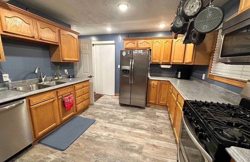 Lafayette House | Charming 3-bedroom house with WiFi, AC and everything you need for a weekend.
