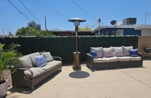 Downtown Las Vegas House | Charming 3-bedroom house with pool WiFi and AC in awesome Las Vegas. Enjoy