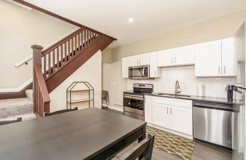 Olde Towne East House | Charming 3-bedroom house in lovely Columbus with AC, WiFi