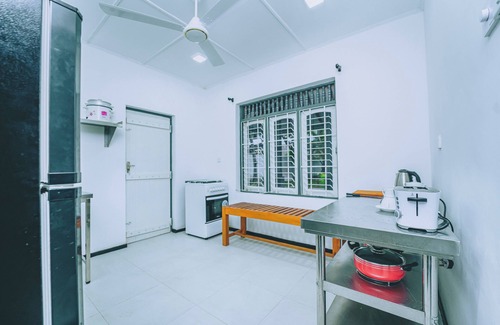 Kathaluwa House | Charming 3-bedroom house in Mirissa Sri Lanka- Walk to beach