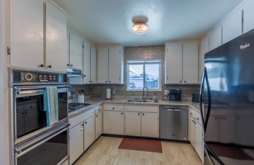 Fremont House | Charming 3-bedroom house in delightful Fremont with AC