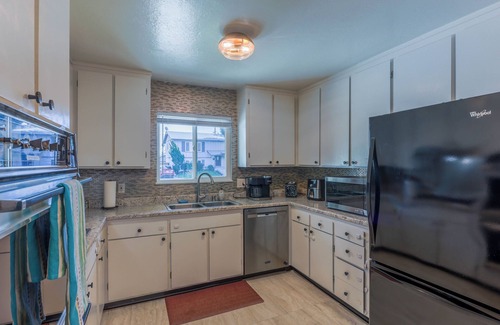 Fremont House | Charming 3-bedroom house in delightful Fremont with AC