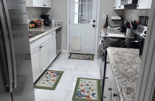 Palatka House | Charming 3-bedroom house with WiFi in peaceful downtown Palatka near river.