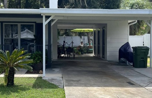Palatka House | Charming 3-bedroom house with WiFi in peaceful downtown Palatka near river.