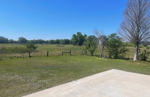 Sebring House | Charming 3-bedroom house with AC and WiFi in delightful Sebring on 10 acres.