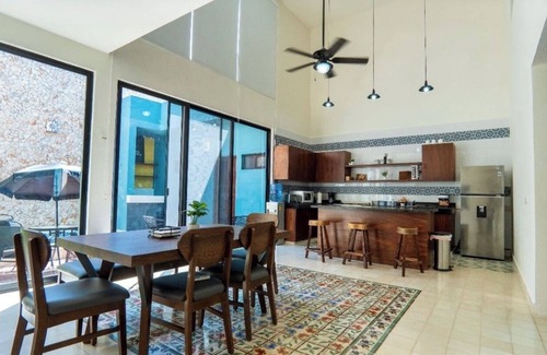 Centro House | Charming 3-bedroom house with AC, WiFi in superb Mérida