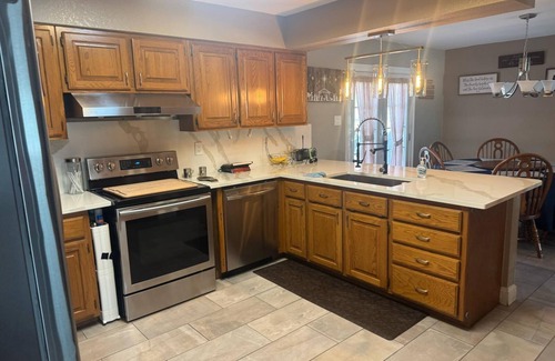 Adkins House | Charming 3-bedroom house with WiFi and AC in St. Hedwig