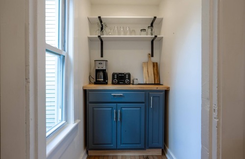 Bangor House | Charming 3-bedroom house with AC, WiFi and a large yard in the heart of Bangor!