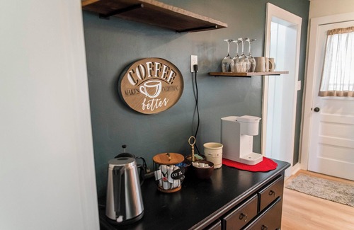 Bowen House | Charming 3-bedroom house with AC, WiFi in Bowen