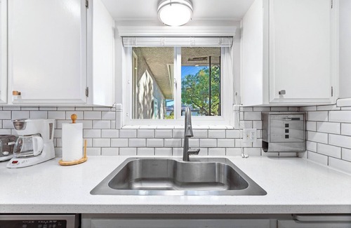 Raisin House | Charming 3-bedroom house with WiFi and AC in awesome Fresno