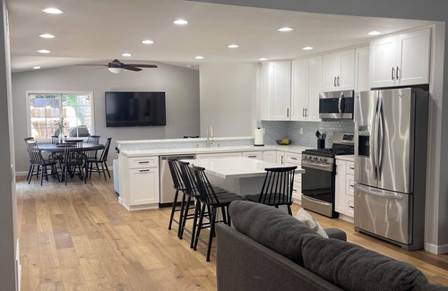 Carmel Mountain Ranch House | Charming 3-bedroom house in enchanting Poway with WiFi, AC, Hot tub