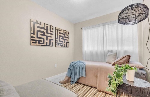 Tampa House | Charming 3-bedroom house in fabulous Tampa. just minutes from Busch Gardens