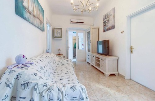 Veli Losinj Apartment | Charming 3-bedroom apartment with AC and WiFi in enchanting Veli Lošinj