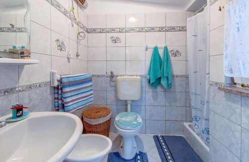 Veli Losinj Apartment | Charming 3-bedroom apartment with AC and WiFi in enchanting Veli Lošinj