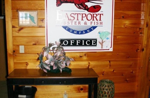 Perry Cottage | Charming 3-bedroom lake cottage in Perry with AC, and sandy beach