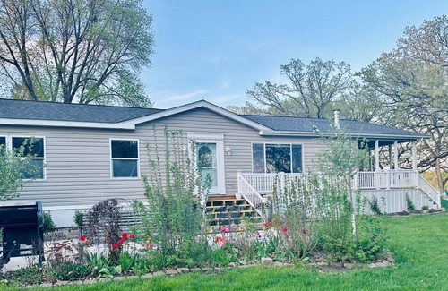 Spicer House | Charming 3-bedroom Legacy Lakehouse near Spicer with beautiful view of the lake!