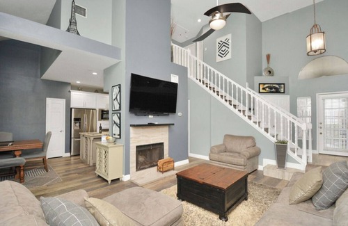 Barker House | Charming 3-bedroom patio house in peaceful Champions near Golf Course.