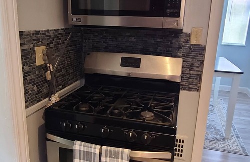 Detroit House | Charming 3-bedroom retreat in the heart of Detroit with fitness area, WiFi, AC