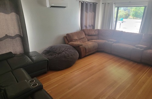 Grants Pass House | Charming 3-bedroom house with AC/Heat, WiFi in peaceful Grants Pass