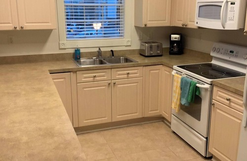 Central Myrtle Beach Villa | Charming 3-bedroom villa with elevator and free parking in amazing Myrtle Beach