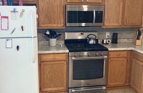 White Cloud Cottage | Charming 3-bedroom cottage with WiFi and AC in delightful White Cloud