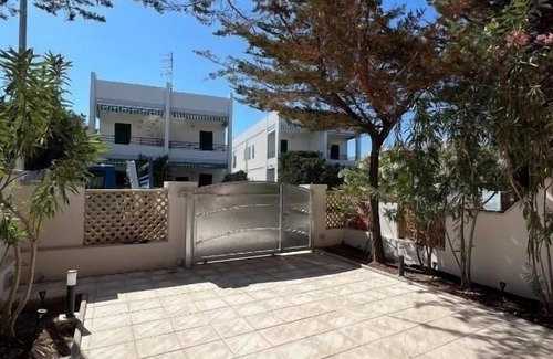 Baia Verde Villa | Charming 3-bedroom villa in Baia Verde for 2 to 8 people