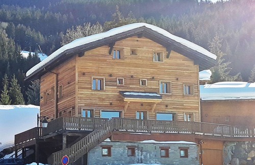 La Perriere Ski Chalet | Charming 3* Chalet with Panoramic Views, 400m from La Tania Ski Slopes