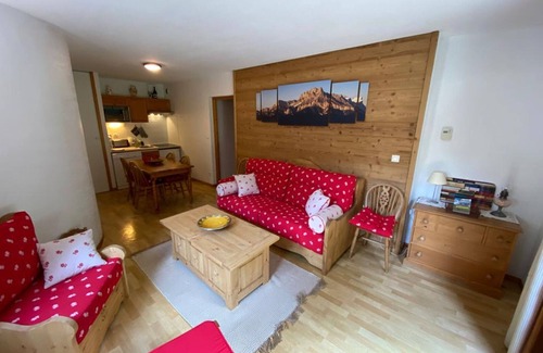 Samoens Apartment | Charming 3-room apartment with pools, sauna, parking, near village in Samoëns