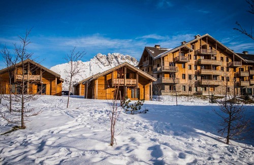 Saint-Etienne-en-Devoluy Ski Chalet | Charming 3-Room Duplex Chalet with Pool Access in Le Hameau du Puy, Superdevoluy