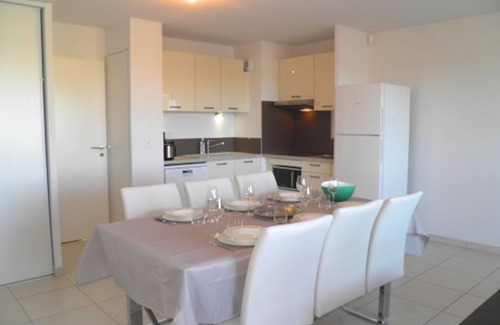 Sete Apartment | Charming 3-Room Modern Apartment Near Beach with Parking
