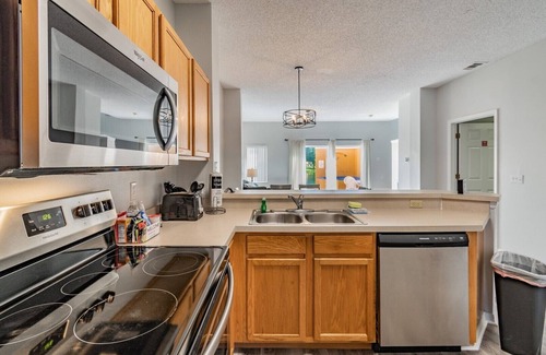 Kissimmee House | Charming 3BD/2.5BA ✰ Jacuzzi + Lake View