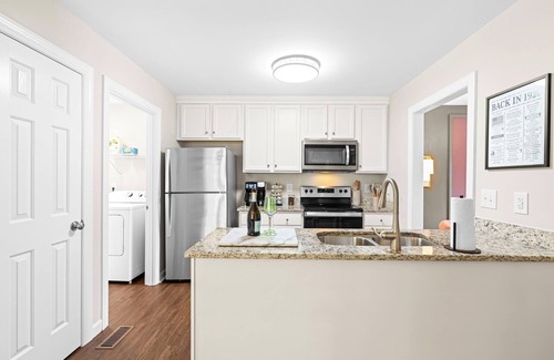 Northwest Raleigh House | Charming 3BD - Backyard - Near Downtown & NCSU