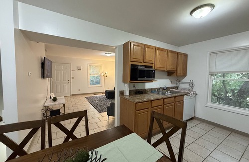 Macomb Apartment | Charming 3BR/2BA Apartment in Macomb, IL