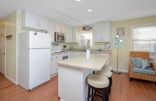 North Ocean City Condo | Charming 3BR 2BA Unit, Close to the Beach, Great Restaurants and Shopping!