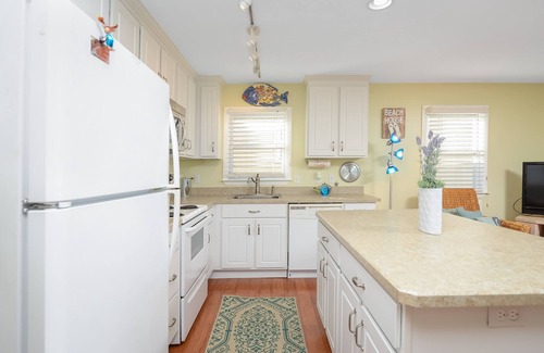 North Ocean City Condo | Charming 3BR 2BA Unit, Close to the Beach, Great Restaurants and Shopping!