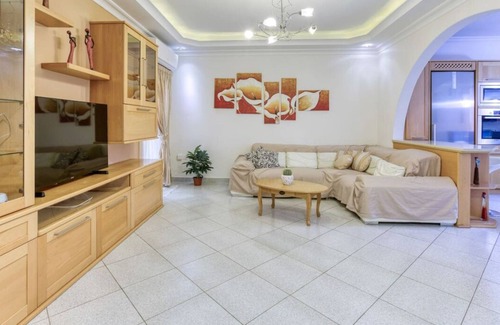 Il-Qajjenza Apartment | Charming 3BR Apt with Breathtaking Sea Views!
