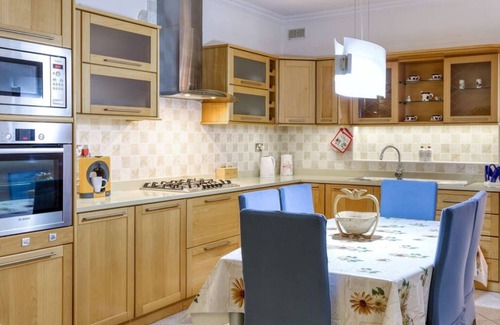 Il-Qajjenza Apartment | Charming 3BR Apt with Breathtaking Sea Views!