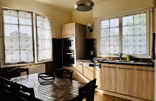 Cambo-les-Bains House | Charming 3BR House in Cambo-Les-Bains Center - Terrace, Garden, Pets Welcome, Internet Fiber
