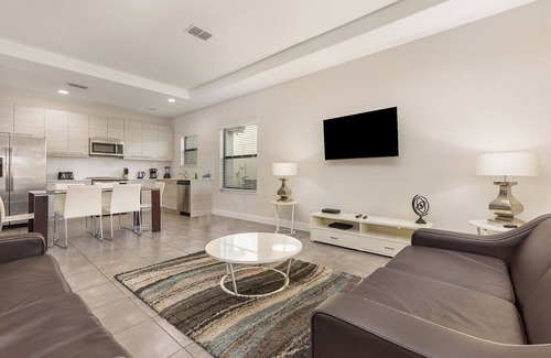 Haines City Resort | Charming 3BR Retreat w/Pool, Resort Perks & Easy Access to Orlando Attractions