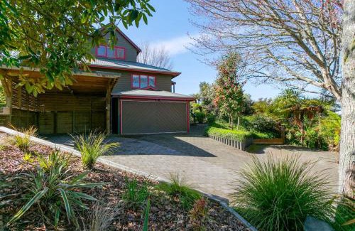 Acacia Bay House | Charming 3BR Retreat With Fireplace and Views