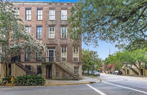 Historic Downtown Savannah Apartment | Charming 4-bedroom apartment with AC in Savannah