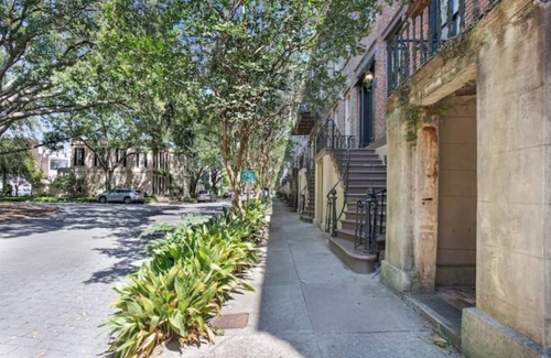 Historic Downtown Savannah Apartment | Charming 4-bedroom apartment with AC in Savannah