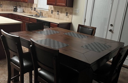 Sunset Road House | Charming 4-bedroom family home with WiFi, AC in fabulous Charlotte