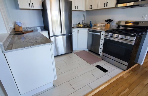 Mount Adams House | Charming 4-bedroom house with WiFi and AC with breathtaking Cincinnati view