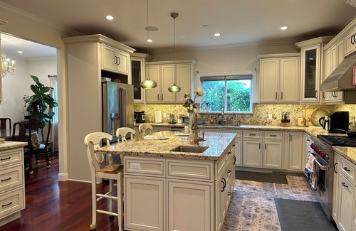 The Willows House | Charming 4-bedroom house in pleasant Menlo Park with WiFi, AC
