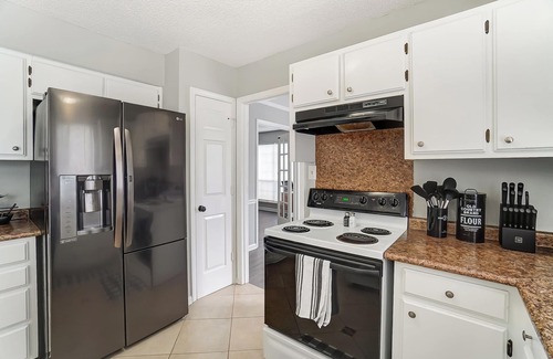 Charlotte House | Charming 4-bedroom house with Pool & Hot Tub in Charlotte