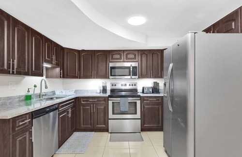 Holiday House | Charming 4-bedroom house next to beaches!